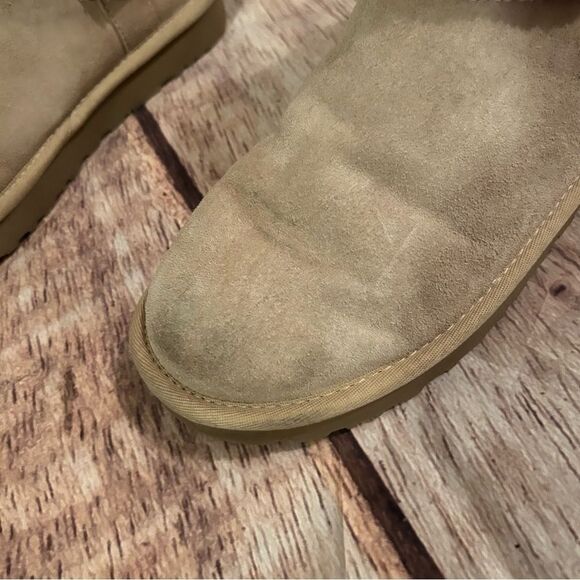 Ugg Saela Mini Boot Size 8 - Picture 2 of 7